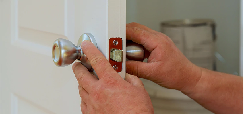 AAA Locksmiths For lock Replacement in Weston
